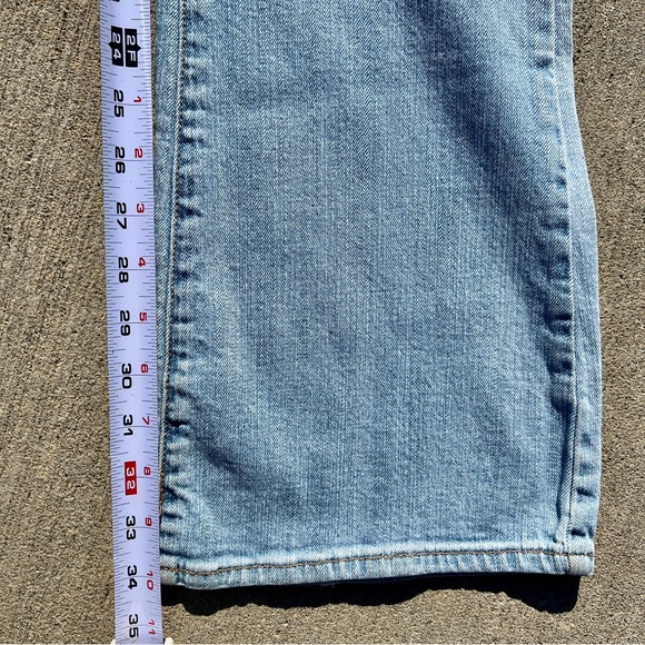 SOLD- Y2K flared Abercrombie & Fitch Madison light-wash jeans, size 4 long - Picture 6 of 9